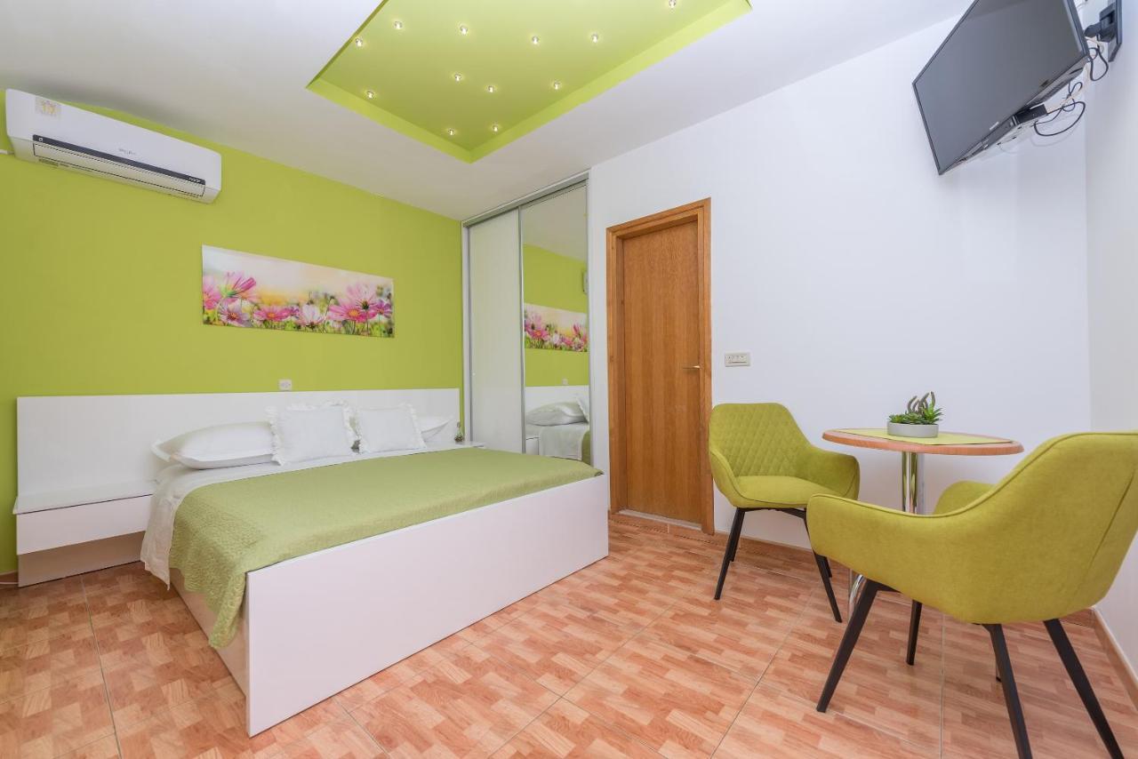 Apartments Villa Vujcic Makarska Exterior photo