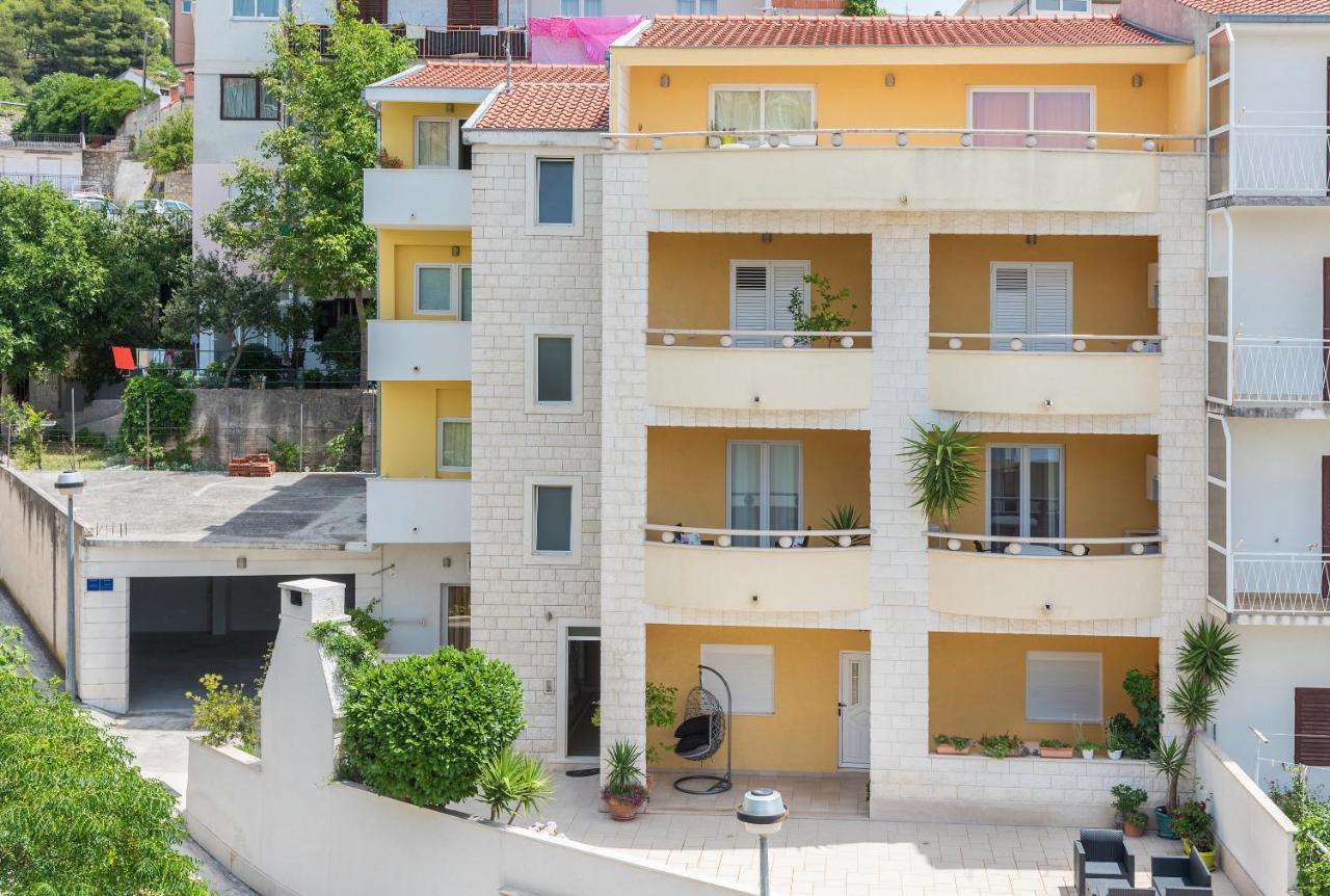 Apartments Villa Vujcic Makarska Exterior photo