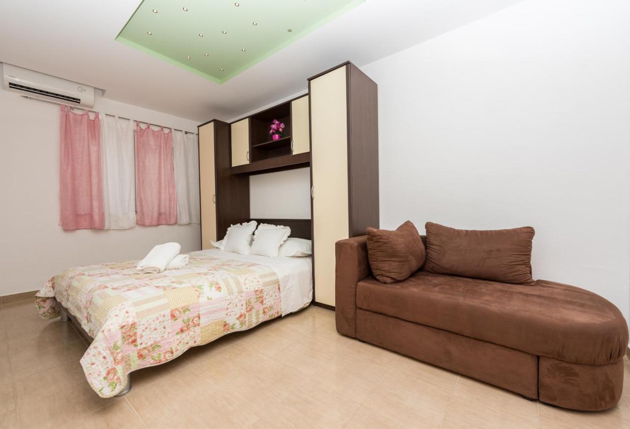 Apartments Villa Vujcic Makarska Exterior photo