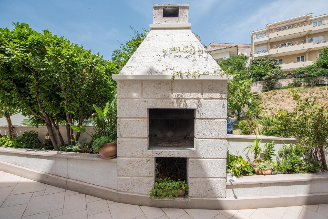 Apartments Villa Vujcic Makarska Exterior photo