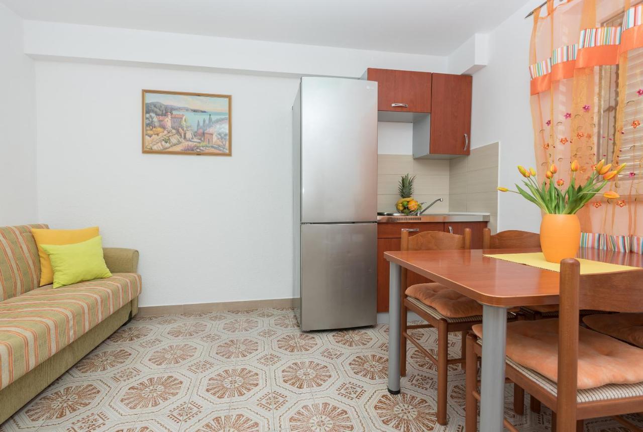 Apartments Villa Vujcic Makarska Exterior photo