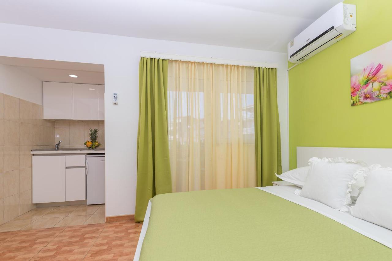Apartments Villa Vujcic Makarska Exterior photo