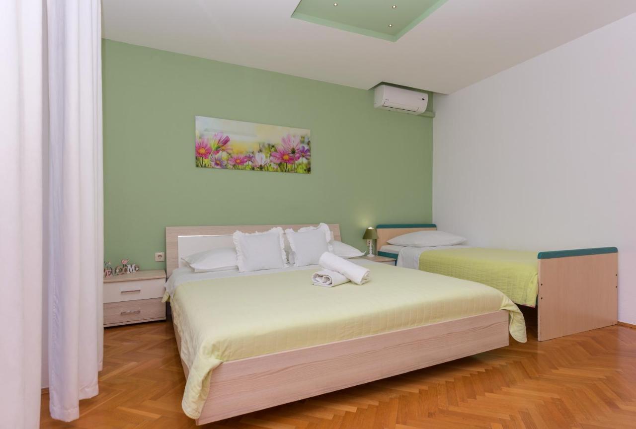 Apartments Villa Vujcic Makarska Exterior photo