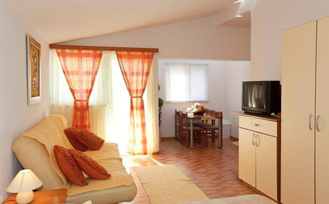 Apartments Villa Vujcic Makarska Exterior photo